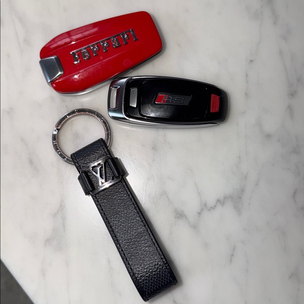 Louis Vuitton Black Leather LV Ring Key Holder